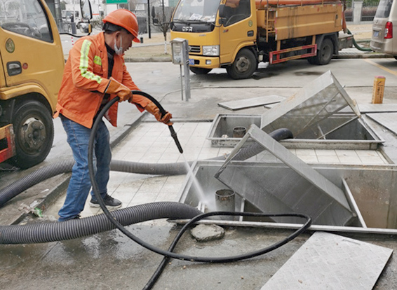 新兴镇隔油池清理